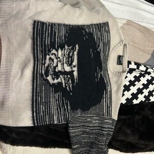 Men's Black and Gray Graphic Sweater